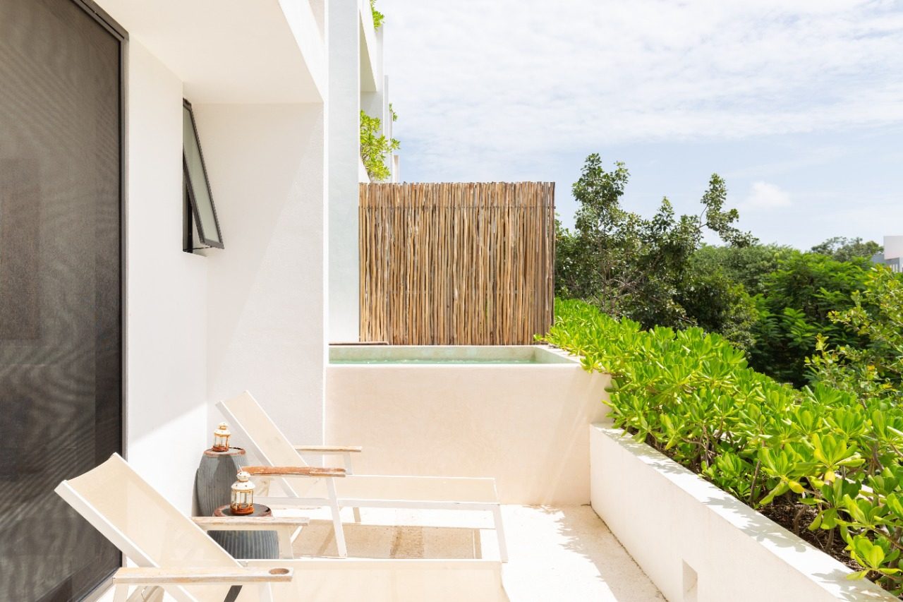 Departamento 2 recamaras en venta en Tulum, La Veleta. Espacioso, amueblado y con alberca
